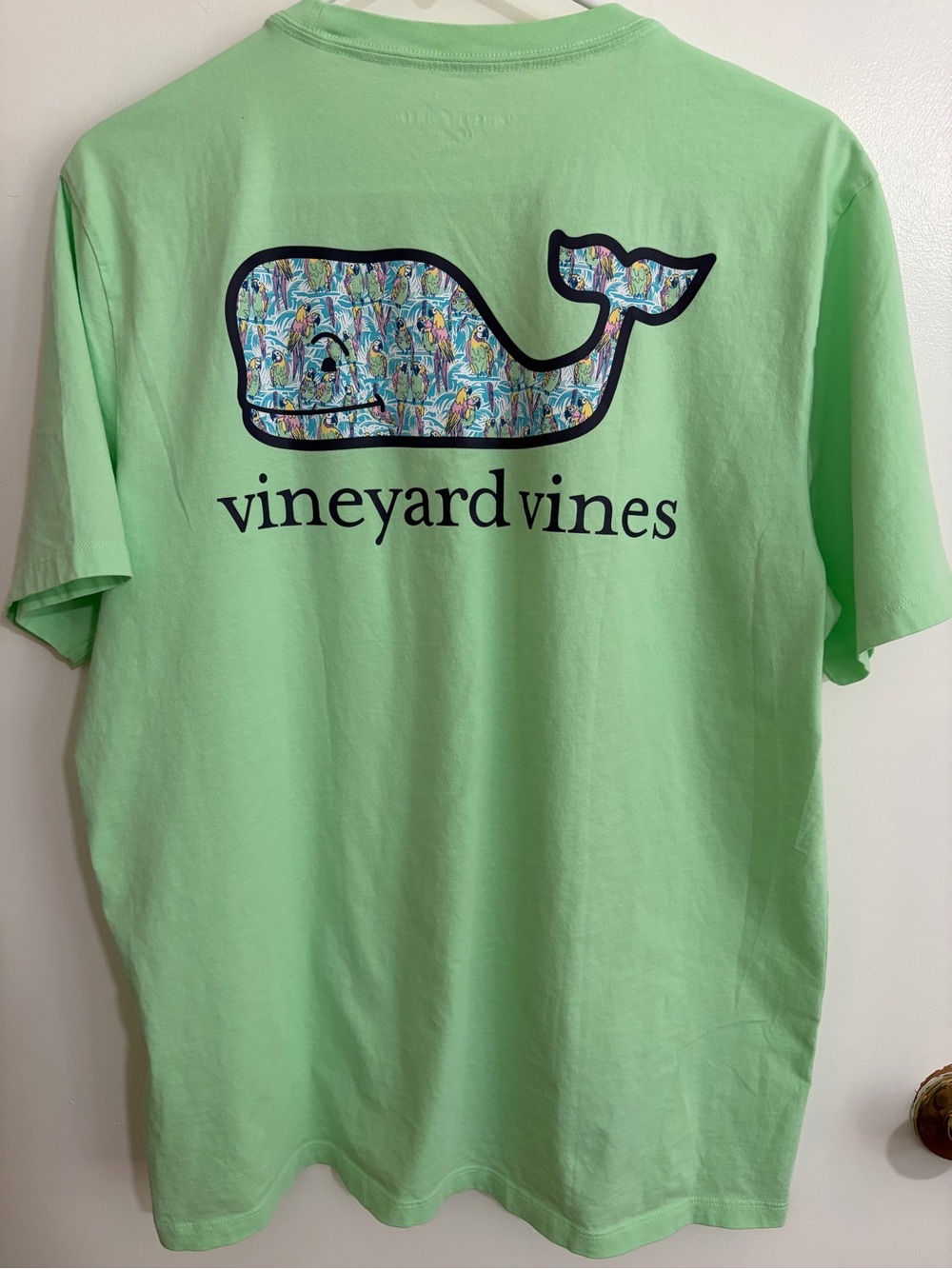 Men’s M Vineyard Vines Short Sleeve T-Shirt Parrots Lime Green